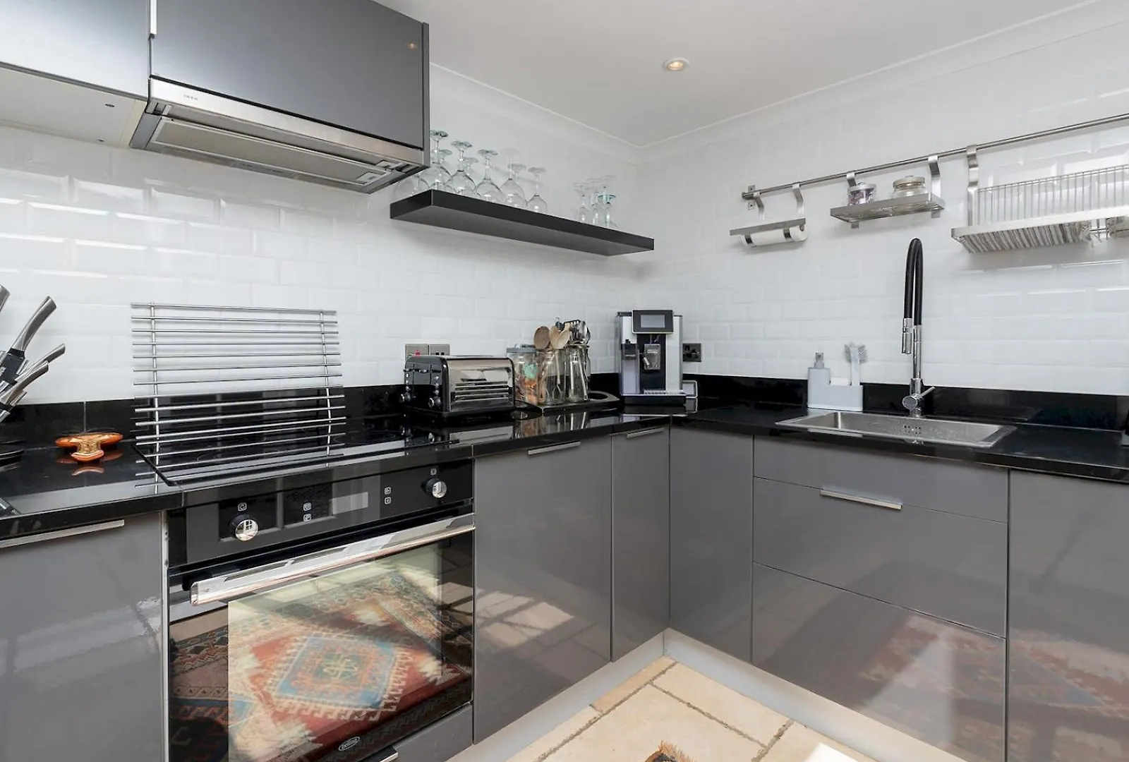 Pass The Keys Stunning 2 Bed Townhouse In City Centre Bath Holiday home